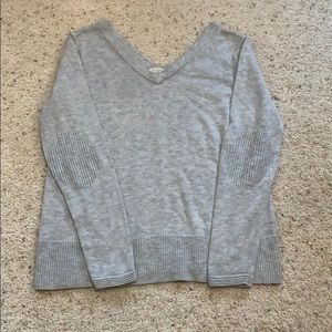 41 Hawthorn V-neck sweater